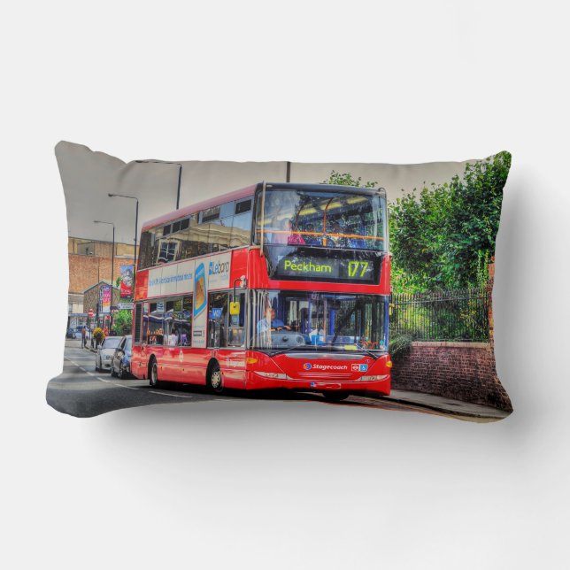 Red London Buss Street Scene Photo Artwork III Lumbarkudde (Framsida)