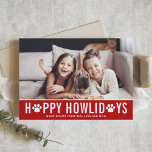 Red Lycklig Howlidays Modern Typography Hund Photo Helgkort<br><div class="desc">Lycklig Howlidays! Skicka dina semesterhälsningar till familj och vänner med det här hund-kortet för anpassadet. Den har modern typografi. Anpassa det här julkortet till hund genom att lägga till dina uppgifter. Det här fotokortet finns på andra helgdag. Matchande objekt är tillgängliga.</div>