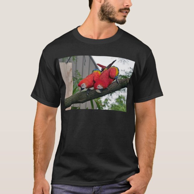 Red Macaws 2.JPG T Shirt (Framsida)