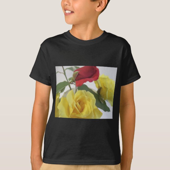 Red Md Gul ros Tee (Framsida)