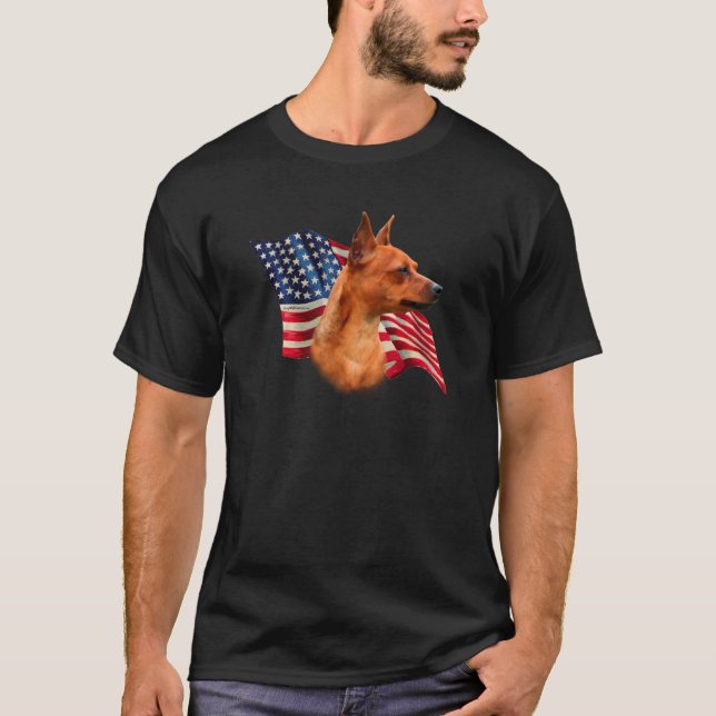 Red Miniature Pinscher American Flagga; Min Pin Fl Tee (Framsida)
