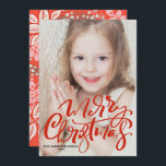 Red Modern Calligraphy Photo God jul Julkort<br><div class="desc">God Jul! Skicka dina julhälsningar till familj och vänner med det här anpassadet. Den har vit modern kalligrafi med festive mönster. Anpassa genom att lägga till foto,  namn,  år och andra detaljer. Det här handskrivna fotojulkortet finns i andra kartonger.</div>