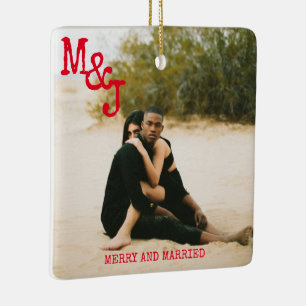 Red Modern Minimalist Merry och Married Photo Julgransprydnad Keramik