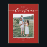 Red Modern Mix Typography God jul Photo Helg Vykort<br><div class="desc">God jul! Skicka önskemål till familj och vänner med det här anpassadet ett modernt julkort. Den har ett skript för elegant och enkel typografi. Anpassa det här fotojulvykortet genom att lägga till namn och ett foto. Detta röda julkort finns på andra bilar och färg.</div>