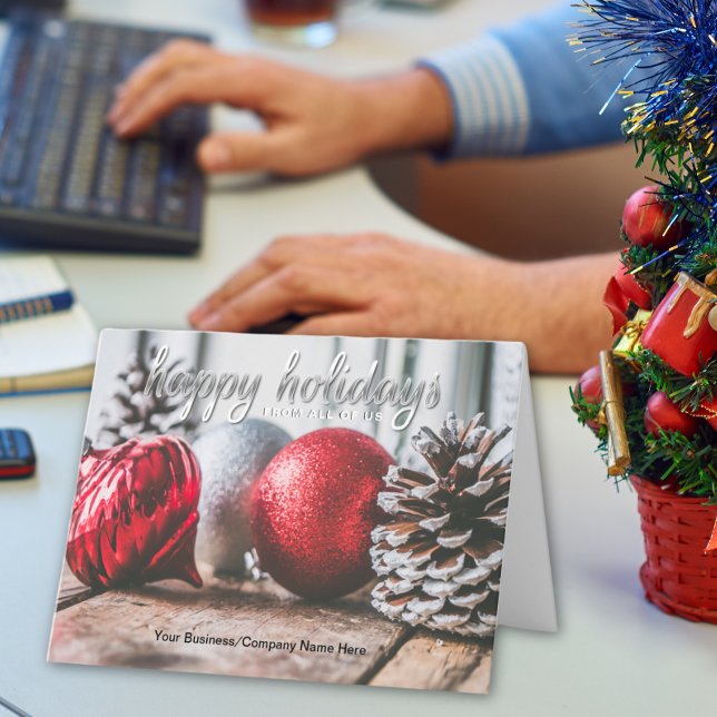Red och Grått Ornaments jul Helgkort (Elegant red and gray ornaments create a warm, classic holiday greeting.)
