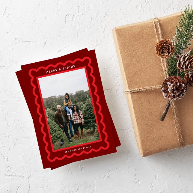 Red on Dark Red Simple Scallop Photo Frame Julkort (Skapare uppladdad)