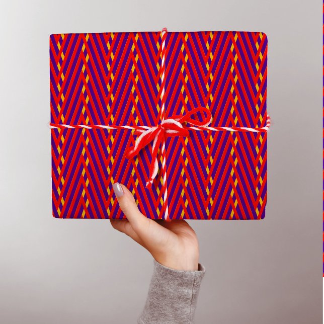 Red Orange Lila Chevron Rand Trippy Abstrakt Presentpapper (Skapare uppladdad)