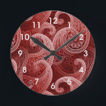 Red Paisley Exotic Mönster Rund Klocka<br><div class="desc">Ett underbart paisley-motiv som visas här i rikens röda toner är ett mångsidigt val för många deka stilar. Paisley-designen spårar tillbaka ursprung till Persia och Sassanid Dynasty, en tidsperiod som sträcker sig tillbaka till omkring 221AD. Dess särskiljande form, som varierande liknar en tårdroppe, en njure eller till och med den...</div>