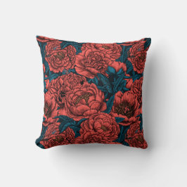Red peony flowers and moths kudde