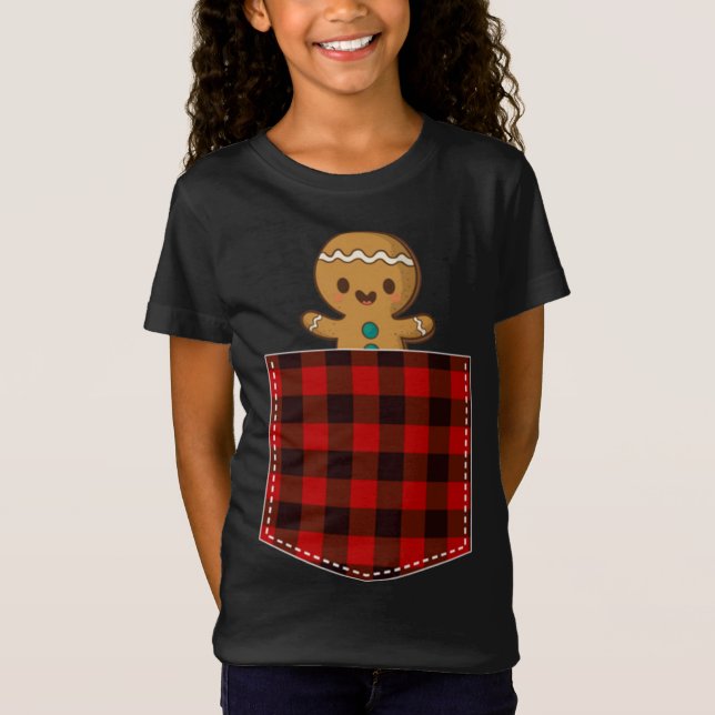 Red Play Gingertea Cookie in Pocket Buffalo Chr T Shirt (Framsida)