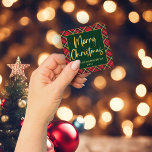 Red Play Gold Foil Script God jul Fyrkantigt Klistermärke<br><div class="desc">Red Play Gold Foil Script God jul Stickers med vår moderna typografi av God jul i faux-guld-folie på en fin helgdag med röd bakgrund, grönt, vit och rand av mer faux-guld-folie, på mysigt vinkel. Designad av Cedar & String. Kontakta oss på cedarandstring@gmail.com om du behöver hjälp med designen eller fråga...</div>