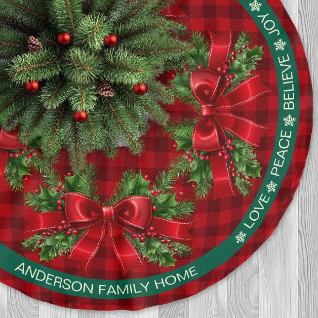 Red Play Ribbon Holly Festive Ord jul Julgransmatta Borstad Polyester (Red Plaid Ribbon Holly Festive Words Christmas Brushed Polyester Tree Skirt)