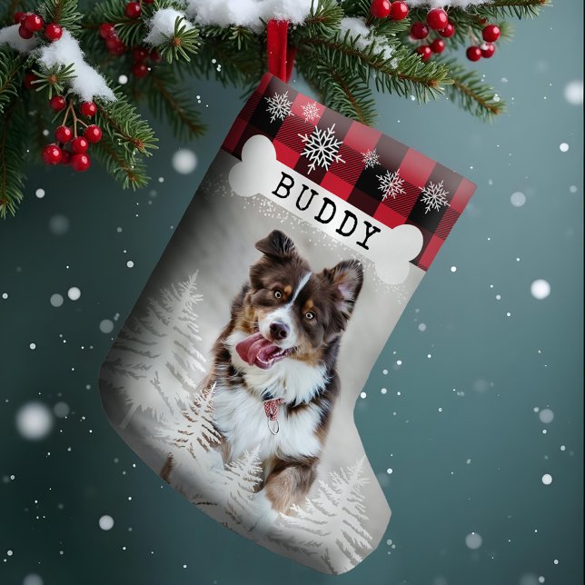 Red Play Rustic Gräs Träd Hund Bone Pet Photo Liten Julstrumpa (Red Plaid Rustic Pine Trees Dog Bone Pet Photo Small Christmas Stocking)