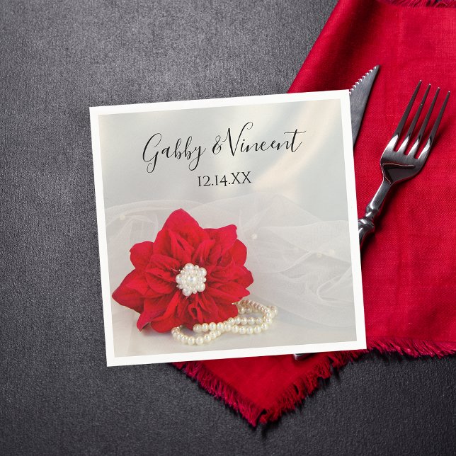 Red Poinsettia och White Pearls Winter Wedding Pappersservett (Set a festive table with the Red Poinsettia and Pearls Winter Wedding Paper Napkins.)