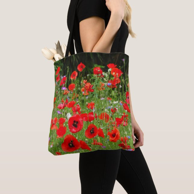 Red Poppies Fält Tote Bag Tygkasse (Närbild)