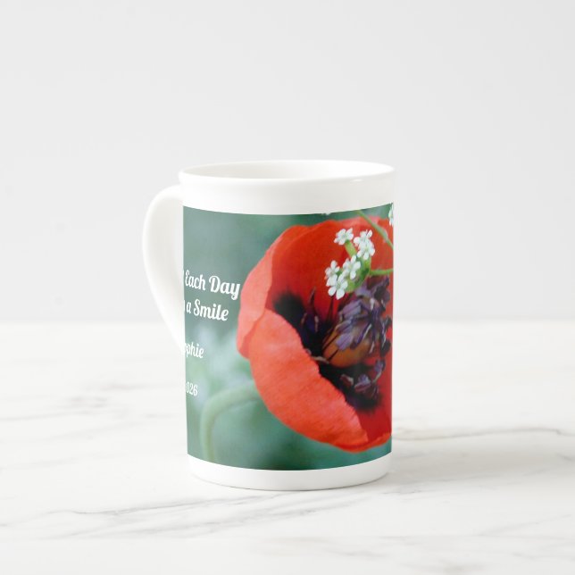Red Poppy Bloom with Grace Bone China Mug Benporslin Mugg (Framsida vänster)