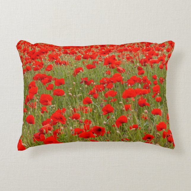Red poppy field of flowers tie prydnadskudde (Framsidan)