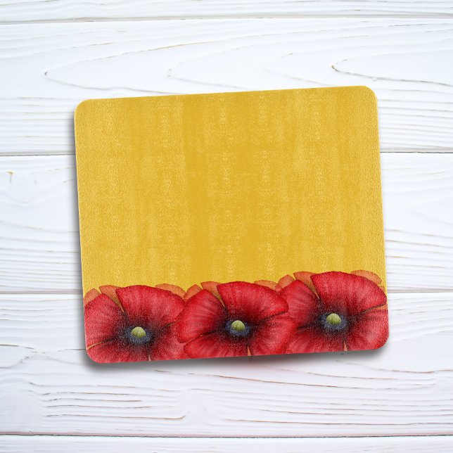 Red Poppy Flower Mönster på Gult Mustard (A bright mustard yellow cutting board with a line of red poppy flowers.)
