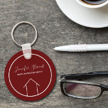 Red Real Gods Company Personlig Realtor Rund Silverfärgad Nyckelring<br><div class="desc">Denna moderna nyckelkedja för realkretsar är anpassningsbar som görs med ditt realbolag namn under namn i agent i chic typografi. Denna minimalistiska röda och vita nyckelring har en enkel linje teckning i ett hus. Contemporary för en agent som arbetar för att hjälpa dig att köpa ett hem.</div>
