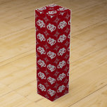 Red Ribbon Infinity Heart Presentask för Vinflaska<br><div class="desc">Förvandla flaska i vin till en gåva med en vacker vin-låda. Oavsett om du behöver ge en flaska för ett speciellt tillfälle,  eller om du till och med bara tar med en flaska till en väns hus för middag,  så gör en vin-låda att det ser snyggt ut.</div>
