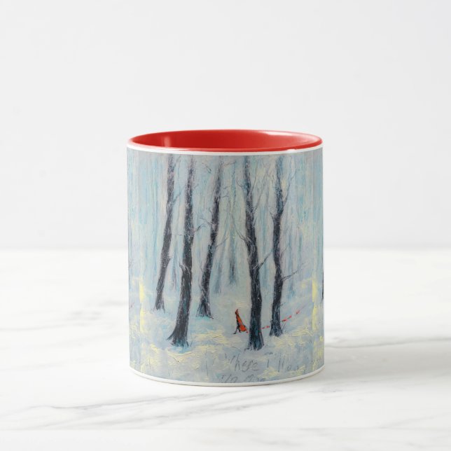 Red Riding Huva-like figur i en vinterskog Mugg (Center)