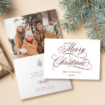 Red Romantic God jul Script Photo Folded Helgkort<br><div class="desc">Den här julfotovecket har elegant och romantisk,  snabb kalligrafiklämtning med en vinter-berusbukett och ett foto inuti. Om du vill ha en mer avancerad anpassning av den här designen klickar du på BLUE DESIGN VERKTYG ovan!</div>
