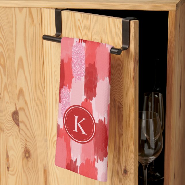 Red Rosa Abstrakt Brushstrokes Mönster Monogram Kökshandduk (Thirds Fold)
