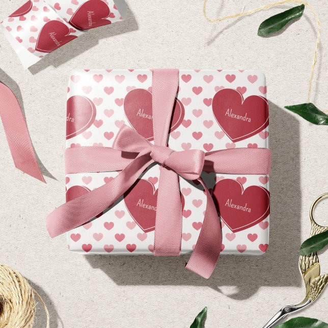 Red + Rosa Hearts Mönster w/ Namn Alla hjärtans da Presentpapper (Skapare uppladdad)