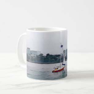 Red Sailboat Art Navy River Kaffemugg