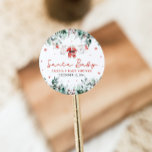 Red Santa Baby, Barnkläder Baby Shower Runt Klistermärke<br><div class="desc">Barnkläderna Baby Shower Classic Round Sticker, Red Santa Santa Baby, tillför en festlig beröring till dina helgdag-temade babyduschfavörer och -dekorationer! Med en charmerande design med vackra barnkläder från tomten på en julklapp, fångar den här klistermärket säsongens glatta anda. Det är perfekten att avsluta hand för att anpassa gåvor, favoritpåsar och...</div>