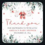 Red Santa Baby jul Clothesline Baby Shower Fyrkantigt Klistermärke<br><div class="desc">Lägg till en fin fläck till din babydusch med vår Red Santa Baby-julklapp Baby Shower Square Stickers! De här klistermärkena är en perfekt för att dekorera favoritpåsar, presentlådor eller till och med inbjudningar. De har goda barnkläder på en festklocka. Den charmerande designen tillför firande en liten bit helgdag, skapar dem...</div>