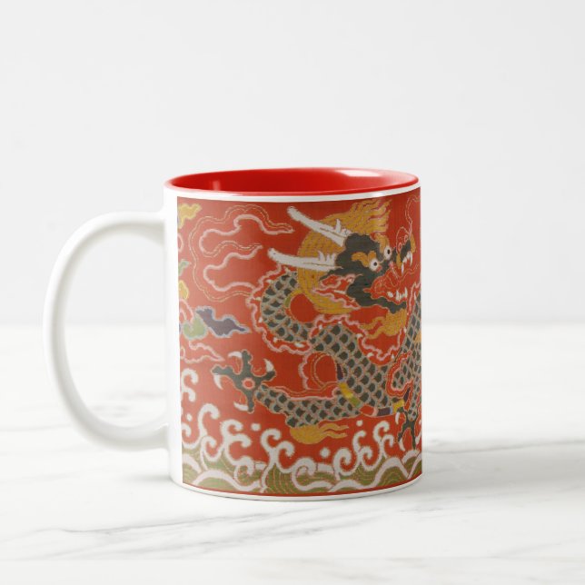 Red Satin Brocade med Cloud Chinese Dragon Två-Tonad Mugg (Vänster)