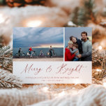 Red Script Merry och Bright Photo Card Julkort<br><div class="desc">Festive Modern Minimalist,  red calligraphy-skript "Merry & Bright" med fast rött stöd,  2-jullkort.</div>