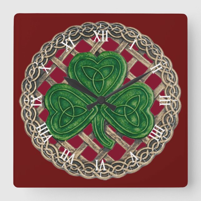 Red Shamrock & Celtic Knots Roman Numerals Clock Fyrkantig Klocka (Framsida)