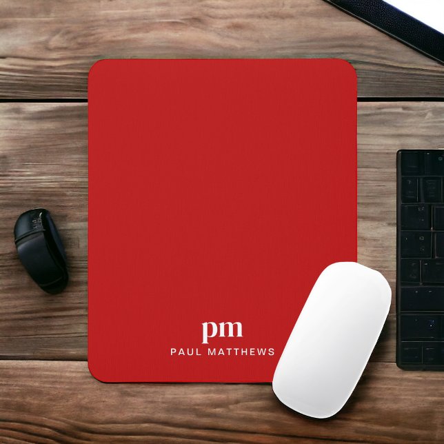 Red Simple Minimalist med Monogram och Namn Musmatta (Personalize with your initials and name.)