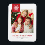 Red Snöflingor Märkre God jul Photo Magnet<br><div class="desc">Fira helgdag med anpassadets fotojulmagnet! Med den här magneten får du perfekt att fånga dina favoritfeststunder och du kan skapa en unik keepé som visar familjens glädje och kärlek under julhelgen. Den här fotojulmagneten har klassisk typografi med en snöflingningsaccent. Anpassa genom att lägga till information. Anpassadets magnet ger en tankfull...</div>