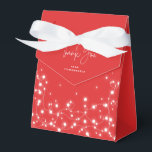 Red Sparkling Ljus Tack Presentaskar<br><div class="desc">En julkrans av mousserande ljus mot en röd bakgrund. Skriptteckensnittet "Tack" är en bild - så att den kan storleksändras,  roteras och flyttas. Resten av texten är helt redigerbar. Andra färg,  olika storlekar/former av förmånsbox och samordningsposter finns i min butik.</div>