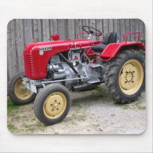 Red Steyr-traktor Musmatta