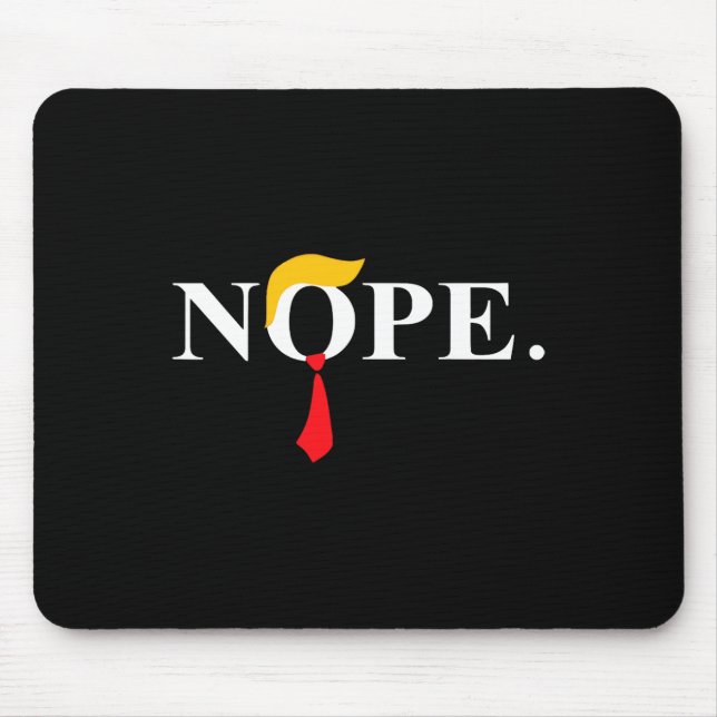 Red Tie Trump Wig Funny Anti Trump Gift Musmatta (Framsidan)