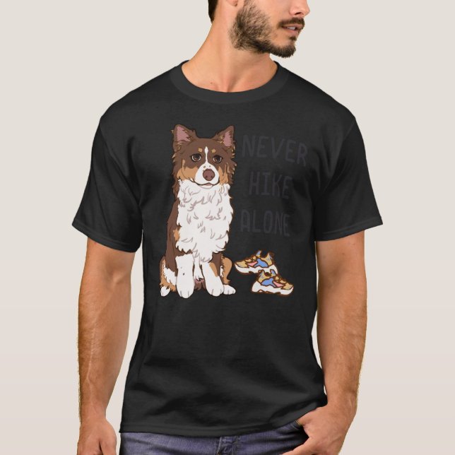 Red tri Australian shepherd - HIKE ENSAM Cla ALDRI T Shirt (Framsida)