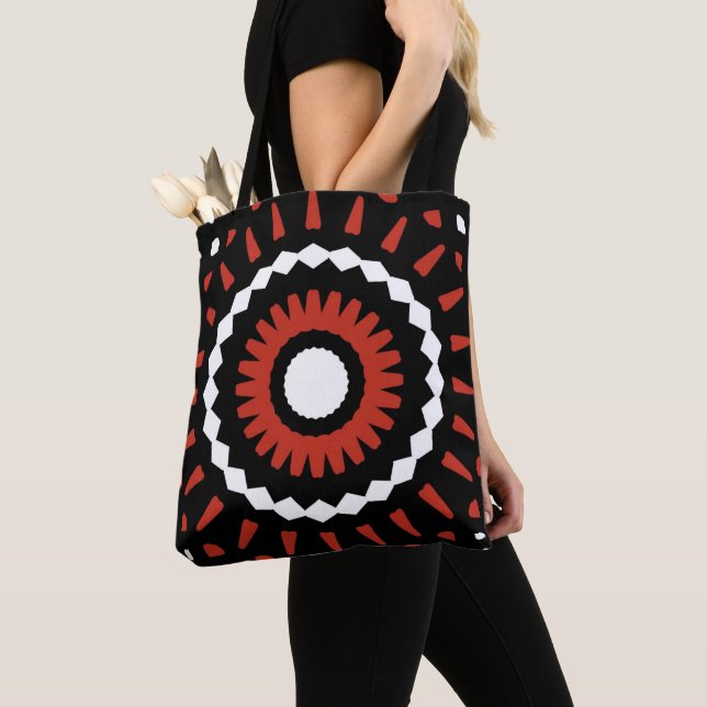 Red Tribal Mandala Tygkasse (Närbild)