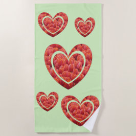 Red Tulips Hearts Cust. Bakgrund. Färg Beach Towel