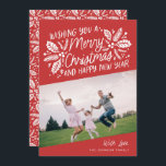 Red Vintage Holly Typography julfoto Julkort<br><div class="desc">Det här helgdag med festiv och chic har vårt ursprungliga,  handritade vinterblad med söt typografi i rött och lutat foto. Baksidan kommer med en matchande mönster.</div>