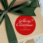 Red Vintage Script Modern God jul Runt Klistermärke<br><div class="desc">Red Vintage Script Modern God jul Classic Round Sticker är perfekten till julklapparna i år,  med ett skript i vintage och ditt namn.</div>