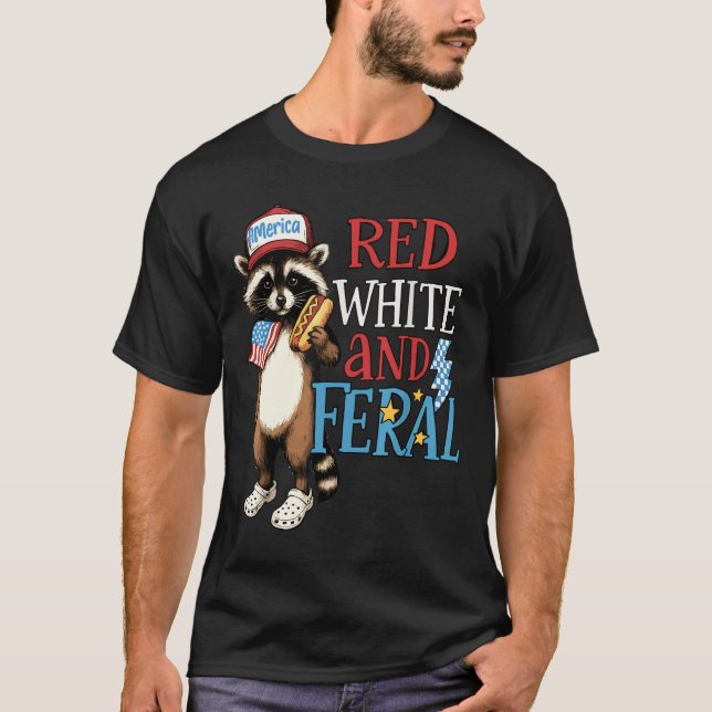 Red White and Feral Racoon Feral 4:e juli T Shirt (Framsida)