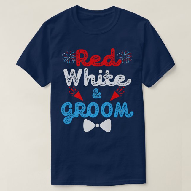 Red White and Groom Funny Bröllopsfest 4:e Jul T Shirt (Design framsida)