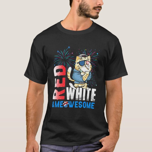 Red White And Meowsome Fireworks Cat 4th Of July T Shirt (Framsida)