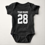 Red White Baby Football Sports Jersey Romper Tröja<br><div class="desc">Cute-fotbollens jersey-bodykostym för baby. Idrotten mamma och pappa kärlek. Det är bara naturligt att baby också borde. Cute baby i rött och vitt färg. Du kan anpassa namn och spelnumret på framsidan och baksidan av tröjan. Inte bara för fotbollen fläkt. Vilken sportfantast som helst kommer att uppskatta den här utformningen....</div>