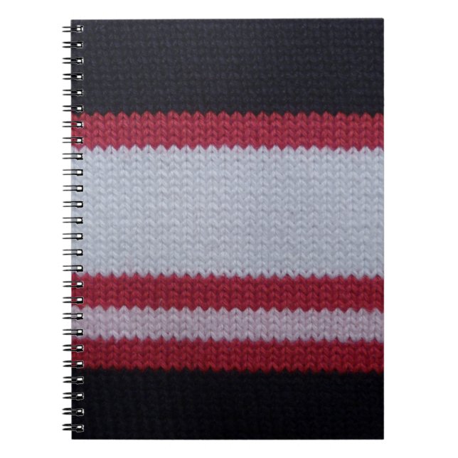 Red White Black: Knits Woolen Fabric Mönster Anteckningsbok (Framsidan)