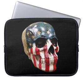 Red White & Blue Skull på svart laptop sleeve
